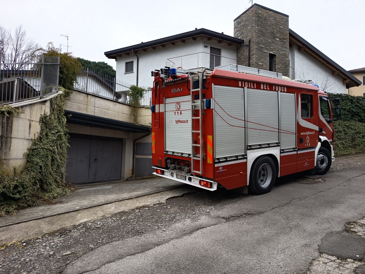 Fiamme nella canna fumaria: pronti i Vigili del Fuoco