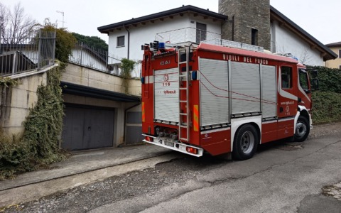 Fiamme nella canna fumaria: pronti i Vigili del Fuoco