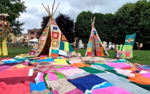 Yarn Bombing a Barzanò: dal 12 al 14 giugno torna il festival di fiber art