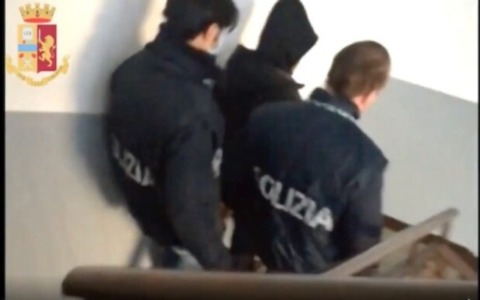 Arrestato un pakistano per traffico di esseri umani