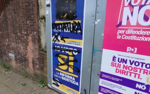 Atti vandalici contro i manifesti della Lega per il Sì alla riforma della giustizia