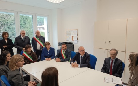 Il Ministro Valditara visita la scuola media di Olgiate