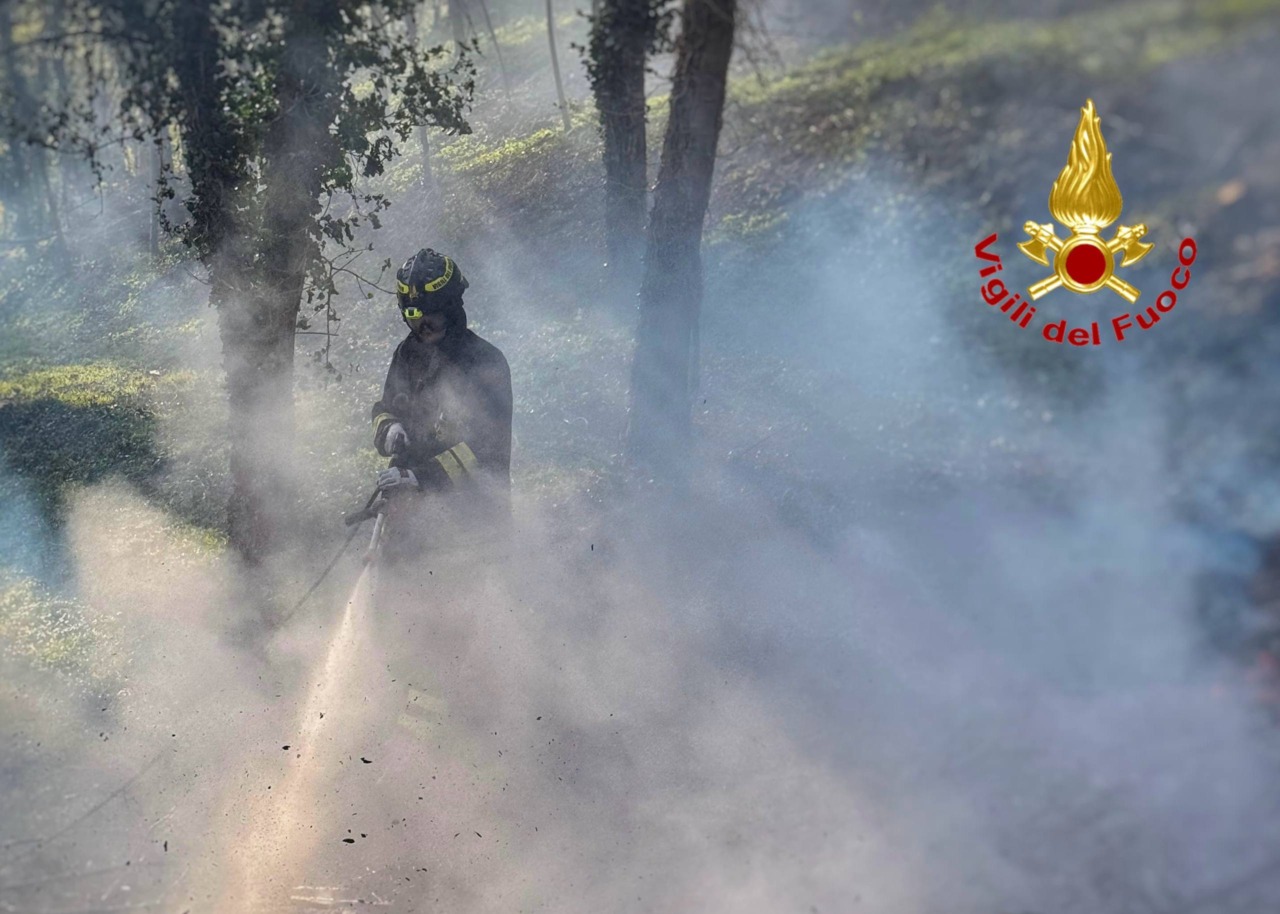Incendi boschivi e vento forte, emergenza in Lecchese