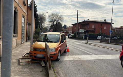 Incidente al semaforo di via Milano: due feriti