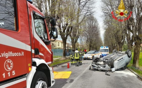 Incidente stradale a Paderno d’Adda: auto ribaltata, ferite due donne