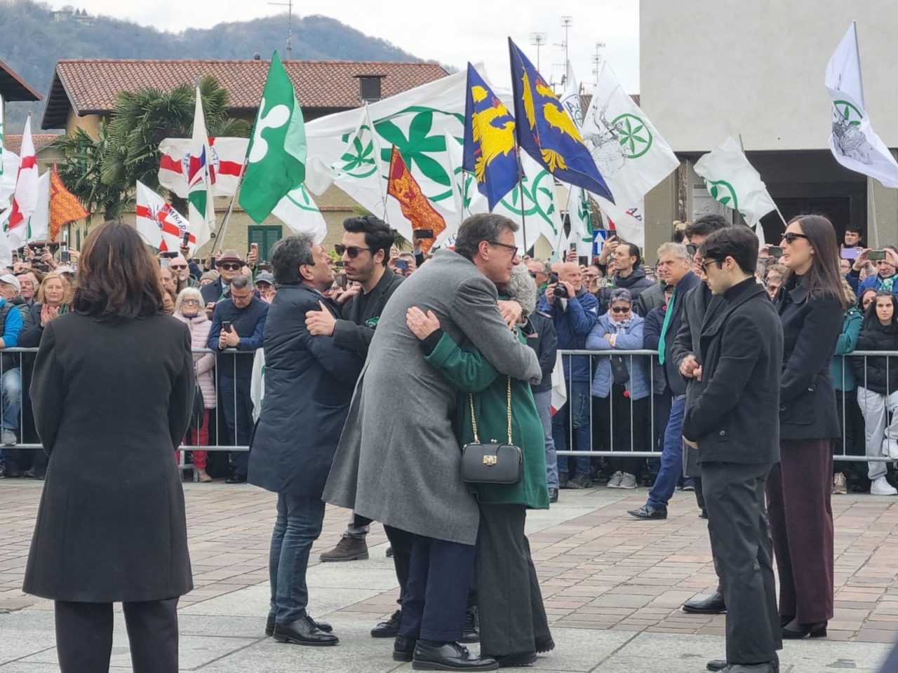 Pontida in lutto per Umberto Bossi, fondatore della Lega Nord