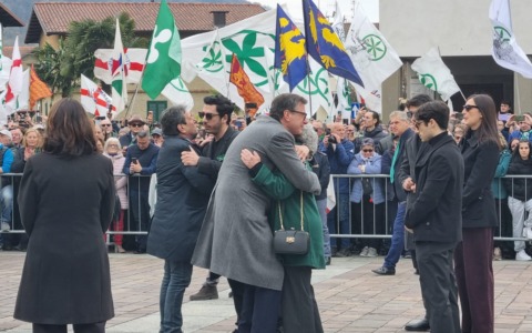 Pontida in lutto per Umberto Bossi, fondatore della Lega Nord