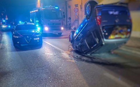 Ribaltamento di un’auto a Verderio: giovane in ospedale