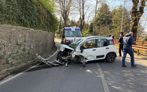 Scontro frontale a Imbersago, coinvolte tre auto e traffico bloccato
