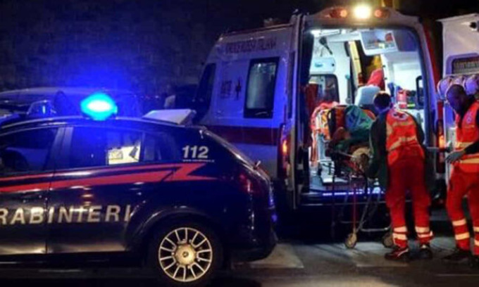 Uomo ubriaco soccorso in strada