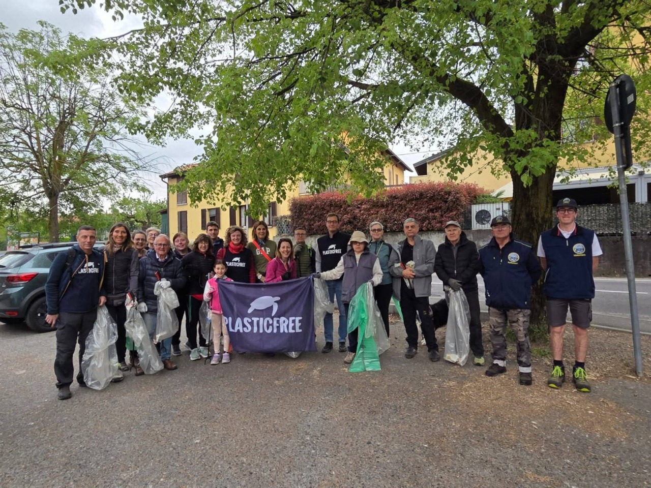 A Novate raccolti 180 kg di rifiuti: EcoWarriors in azione per l’ambiente