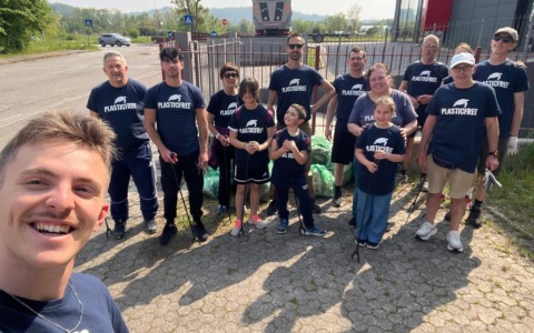 Airuno, 60 Kg di rifiuti rimossi in due ore grazie a Plastic Free