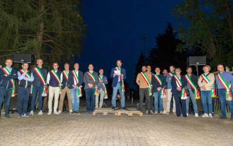 Fiaccolata a Paderno d’Adda: in 2000 per un ponte unito