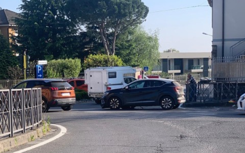 Grave incidente sulla SP54, traffico in tilt alle Quattro Strade