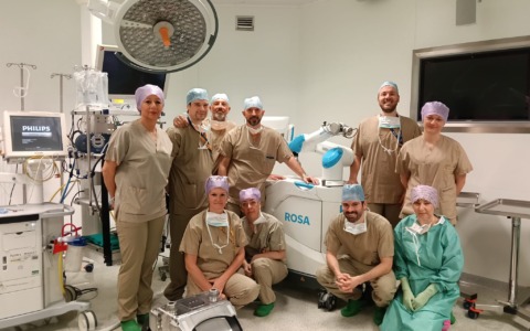 Il Mandic celebra il centesimo intervento di sostituzione protesica al ginocchio con robot