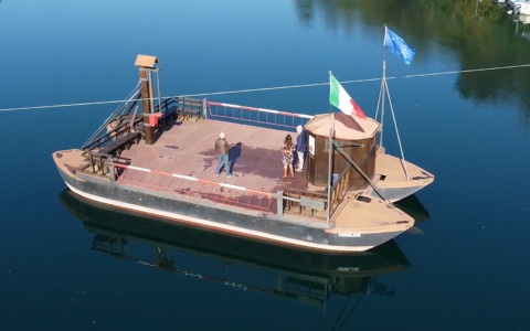 Il traghetto di Imbersago torna a navigare con nuovi barcaioli
