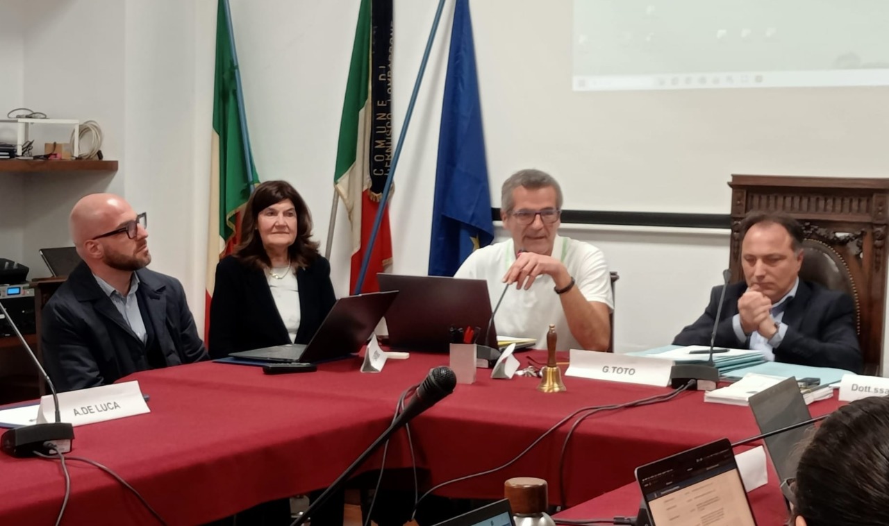 Pietro Santoro, assessore da remoto, torna a Caserta per motivi familiari