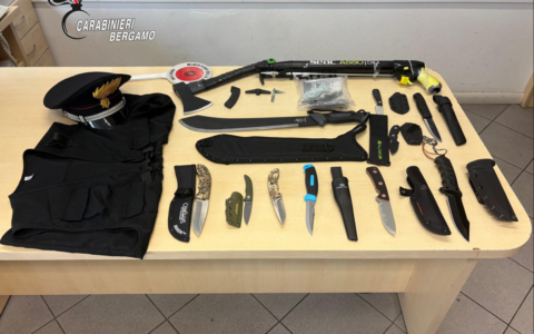 Aggressione nel parcheggio dell’Iperal di Carvico: arrestato un 59enne. Il video