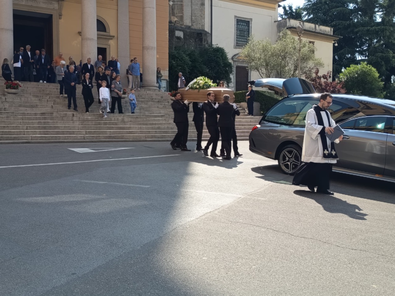 Funerali di Alfredo Magni: l’addio della comunità a uno storico allenatore