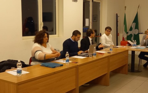Il gruppo consiliare respinge Debora Piazza: “Distanza incolmabile dalle sue affermazioni”