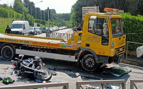 Incidente mortale tra un carroattrezzi e una moto a Montevecchia