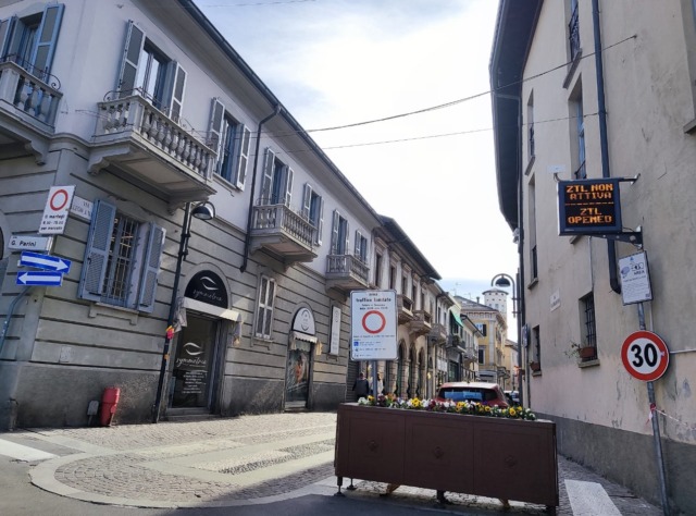 Apertura al traffico sabato mattina in Via Manzoni: stop alla ztl dal 20 giugno