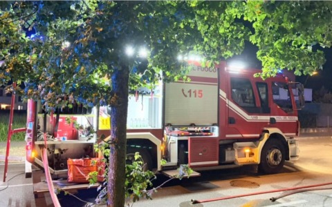 Coppia di anziani salvata da un vicino durante un incendio