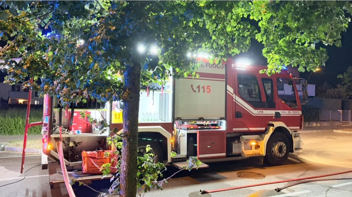 Coppia di anziani salvata da un vicino durante un incendio