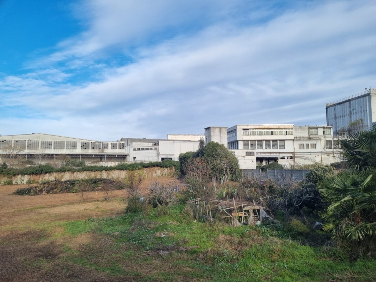 Demolizione degli ecomostri dell’ex Vismara a Casatenovo: via libera paesaggistico