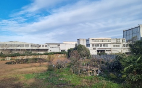 Demolizione degli ecomostri dell’ex Vismara a Casatenovo: via libera paesaggistico