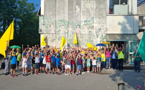 Il Piedibus Day 2026 festeggia l’ultimo giorno di scuola a Casatenovo