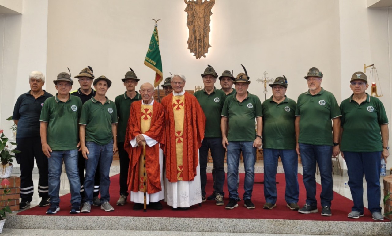 Nibionno celebra i sessant’anni di sacerdozio di don Mario Carzaniga e don Luigi Bianchi