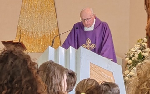 Novate celebra i 60 anni di sacerdozio di don Eugenio Folcio