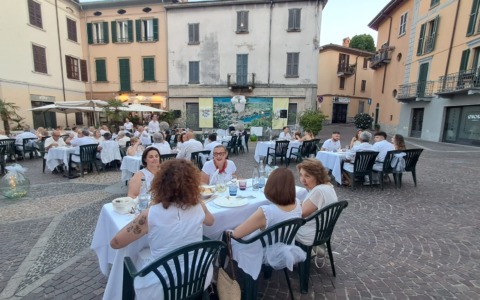 La Cena in Bianco di Brivio conquista tutti