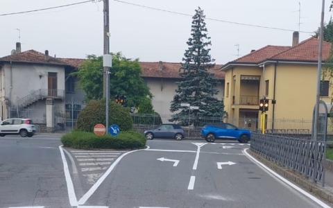 Lumache danneggiano i semafori alle Quattro Strade: il Comune interviene con spese straordinarie