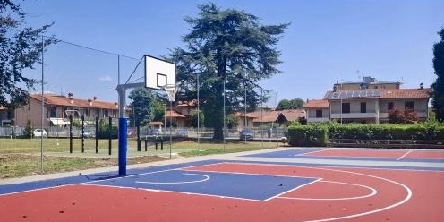 Ristrutturati i campi da basket a Lomagna