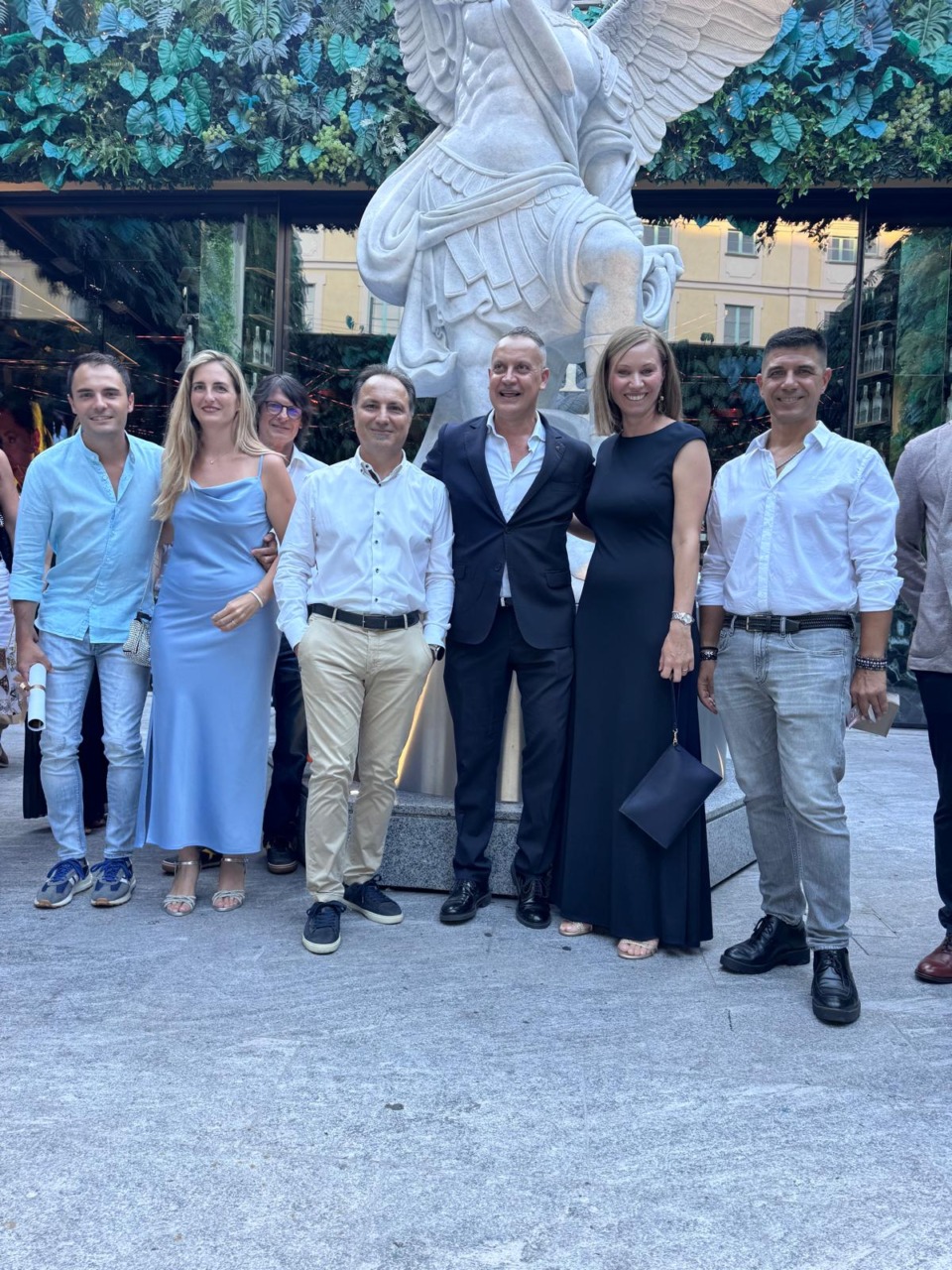 L’avvocato Antonino Crea festeggia 50 anni a Milano con una grande celebrazione