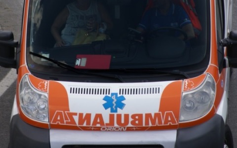 Un anziano cade dalla bicicletta a Caprino Bergamasco